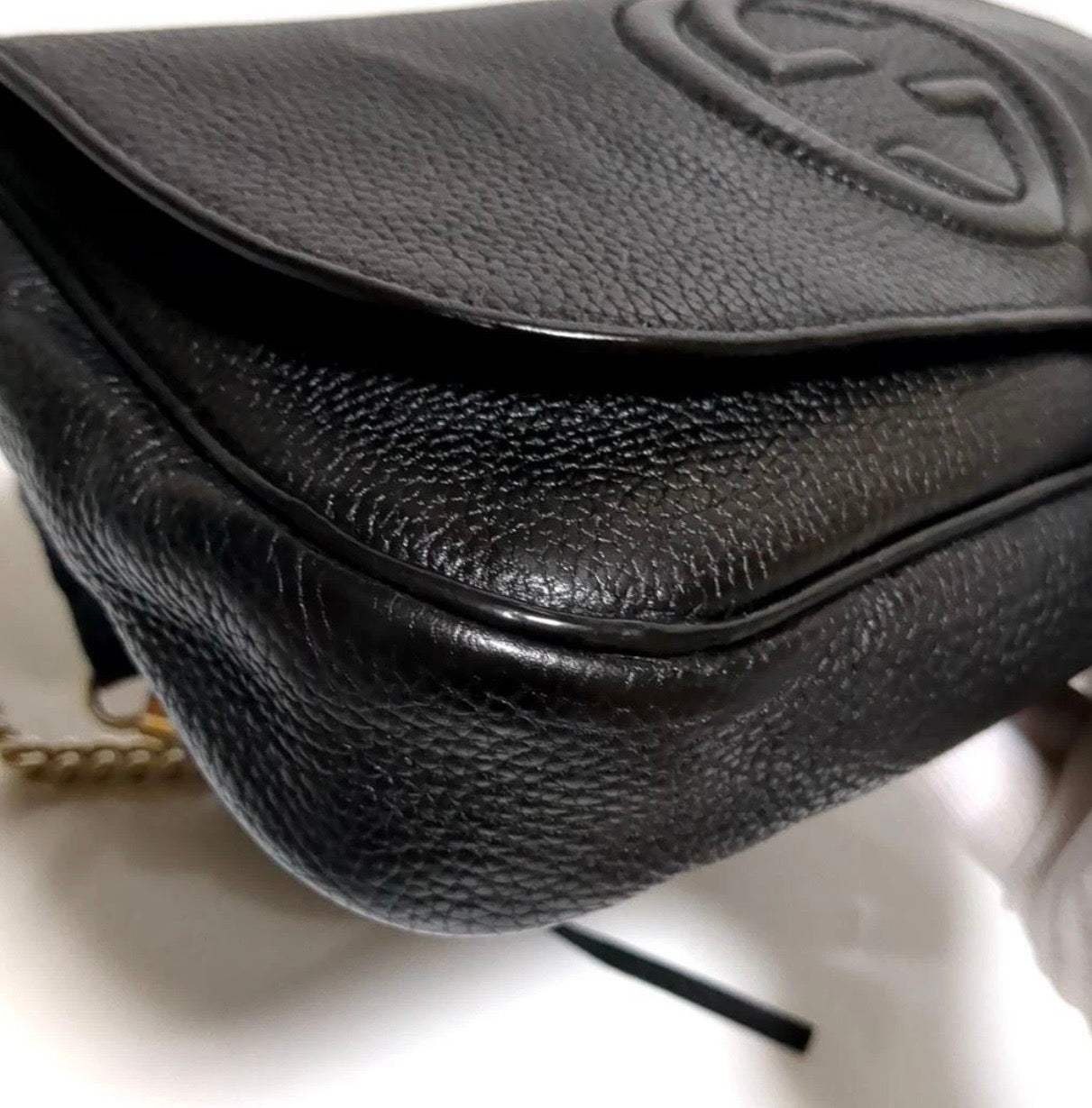 Gucci Pebbled Calfskin Medium Soho Flap Crossbody Camelia