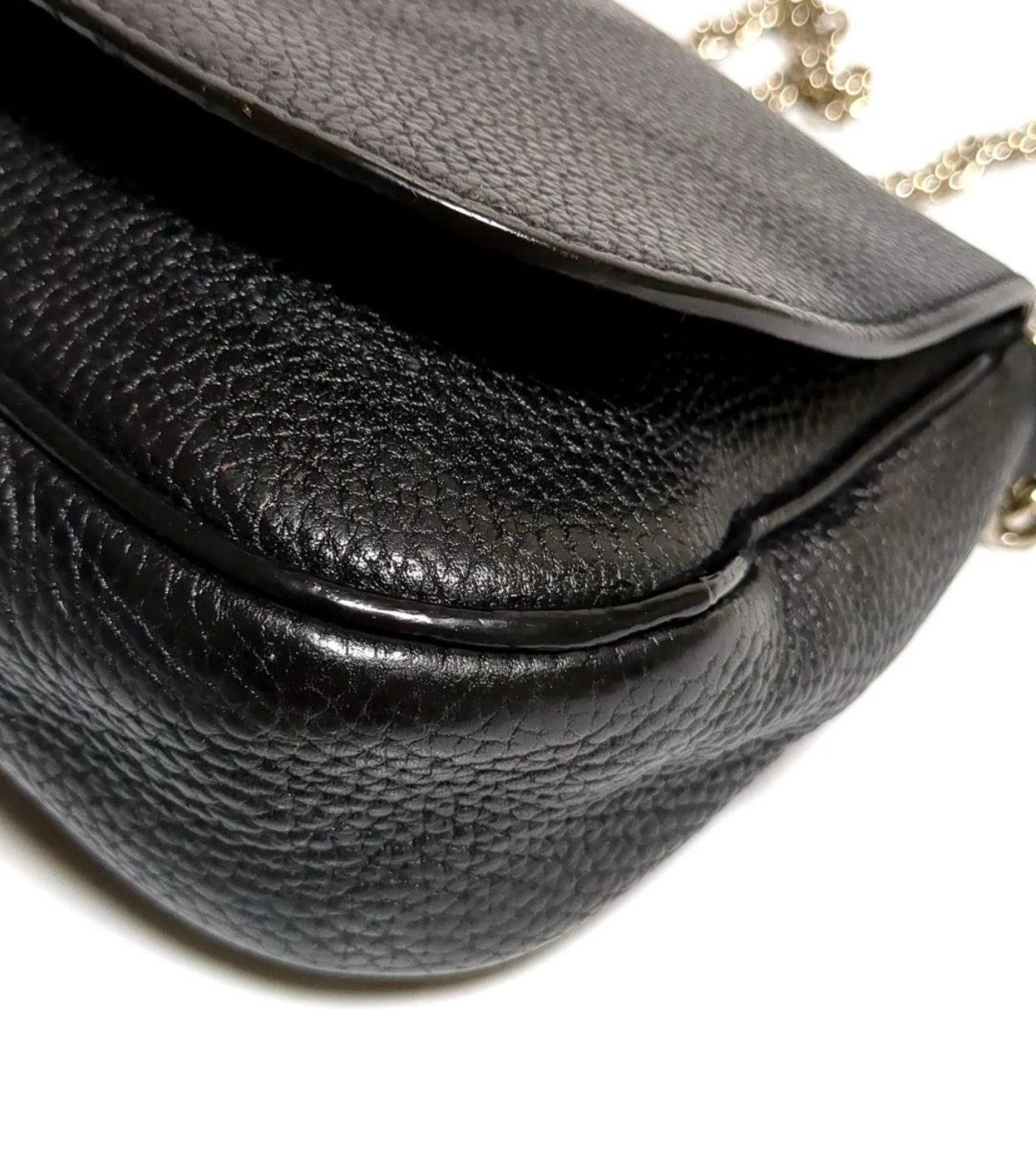 Gucci Pebbled Calfskin Medium Soho Flap Crossbody Camelia