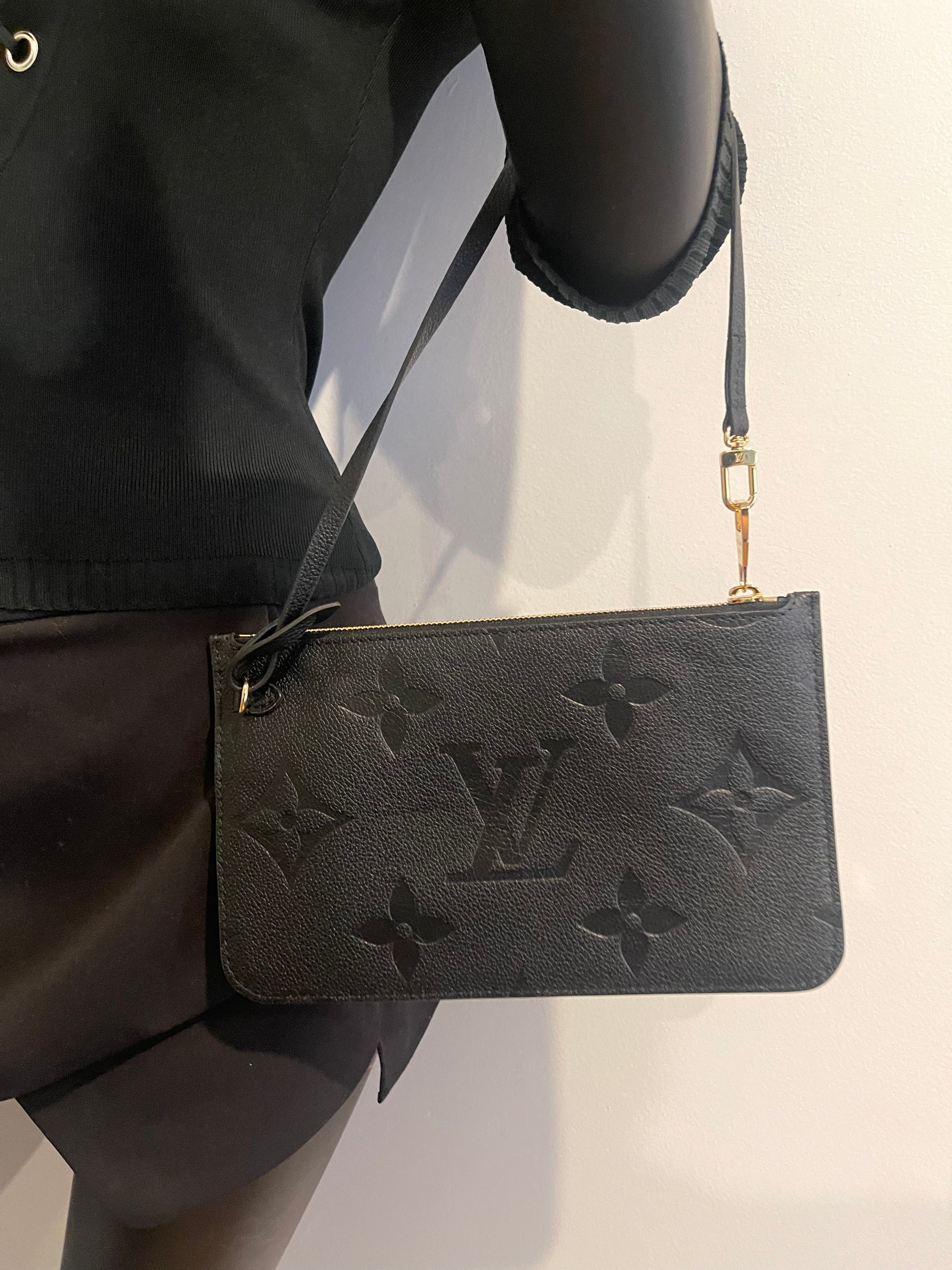 Louis Vuitton Empreinte Neverfull Pochette Black – DAC