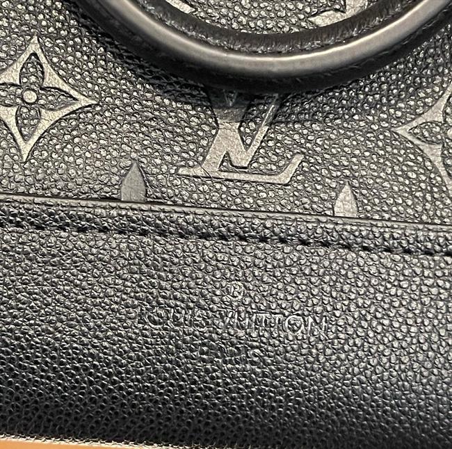 Alma Empreinte Black Leather Cross Body Bag
