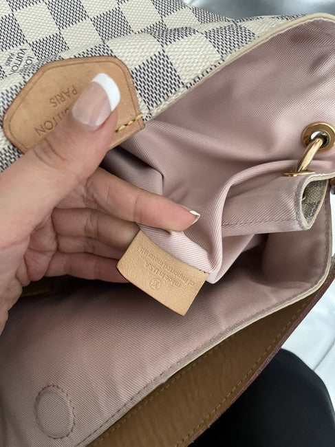 Graceful Mm White Canvas Shoulder Bag