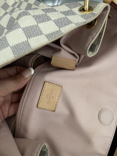 Graceful Mm White Canvas Shoulder Bag