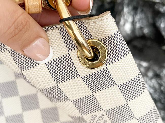 Graceful Mm White Canvas Shoulder Bag