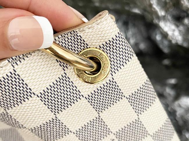 Graceful Mm White Canvas Shoulder Bag