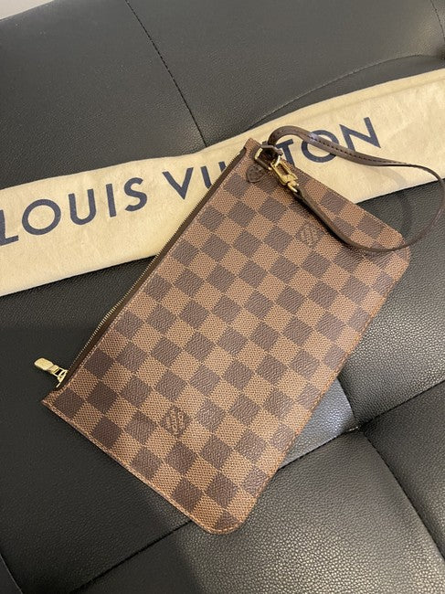 Louis Vuitton Neverfull Pouch Brown Canvas Wristlet – Vegaluxuries