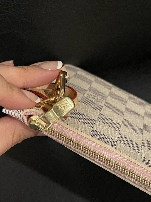 Neverfull Pouch White Canvas Wristlet